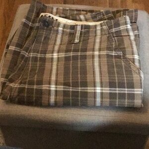 EUC Men's Plaid brown Cargo Shorts by Old Navy. SZ34. 6 Pockets, belt loops.